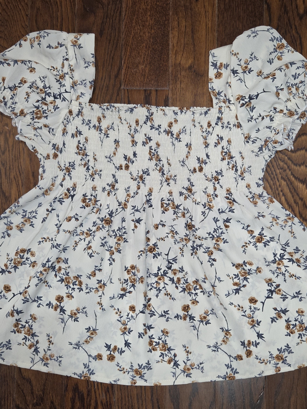 SHEIN White Floral Smocked Puff-Sleeve Crop Top - Navy & Tan Print